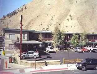 Rawhide Hotel 2*